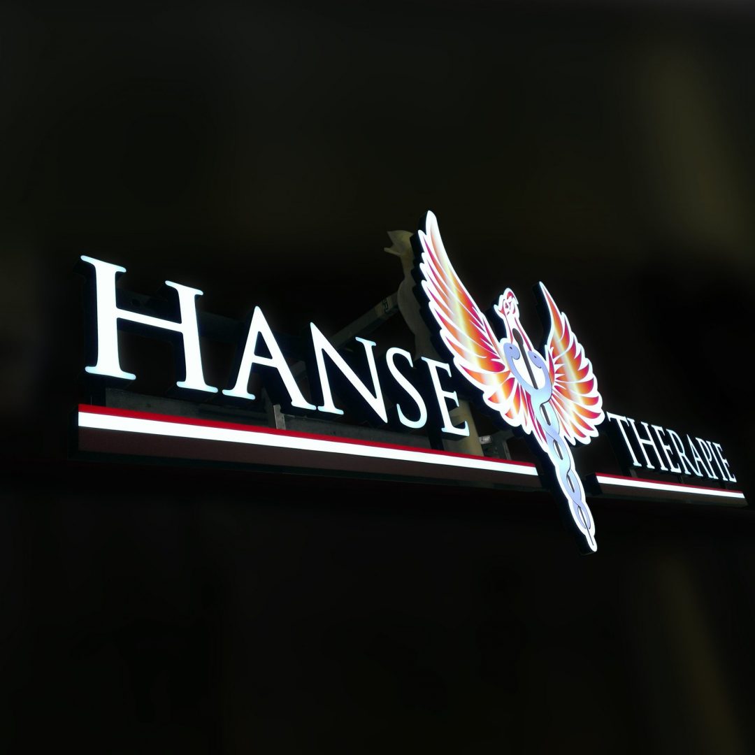 Hanse Therapie Logo and Hauswand